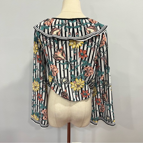 Flying Tomato Floral Outlined Faux Wrap Crop Top With Flare Sleeves - Reemoly - Picture 8 of 12